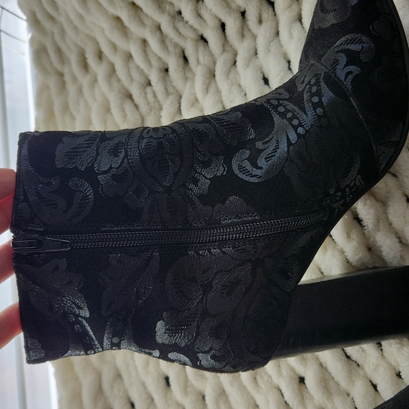 Seychelles Black Brocade Ankle Boots Heeled Size 7 - Picture 5 of 6